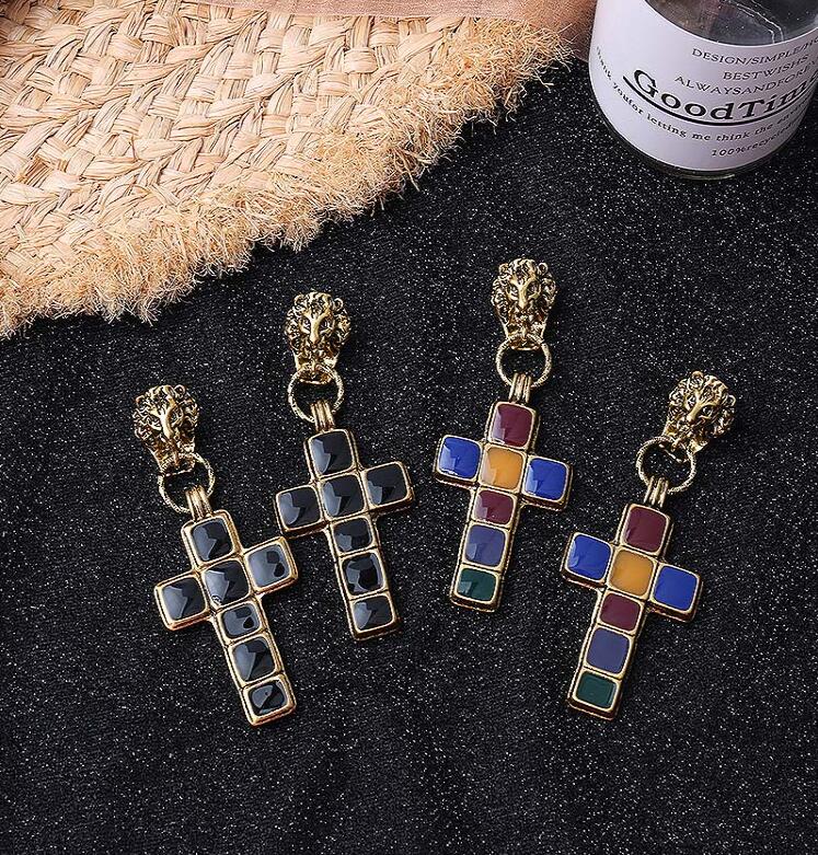 

19 new shelves Europe and the United States retro old personality Enamel lion head cross pendant earrings silver needle ear nails female ear