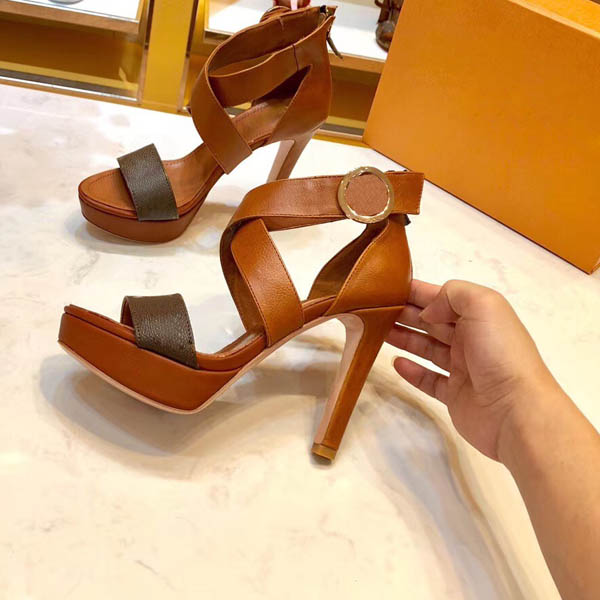

Fashion Classic Sandals Button Metal Leather Beach Shoes Designer Deluxe Women's Shoes Big Size;35-41, Black