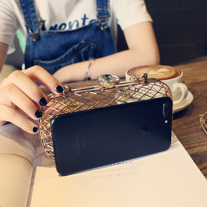 

2020 new women's dinner bag fashion hollow ladies clutch bag Korean version of simple ladies dinner, Gold