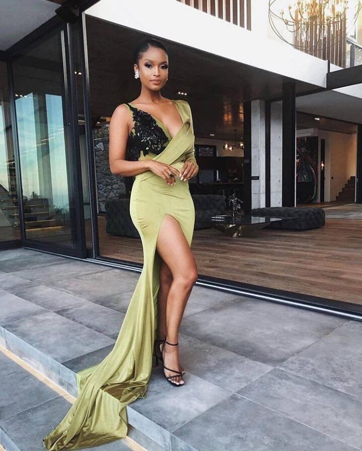 

Spaghetti V Neck One Long Sleeve Evening Dresses Mermaid Side Split Black Lace Applique Prom Party Gowns, Gold