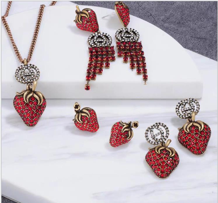 

2019 trendy strawberry retro Earring Necklace Ring personalized Vintage Necklace, Golden;silver