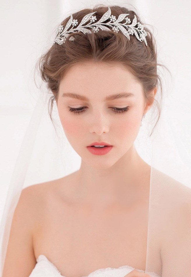 

Hot Sale Alloy Bridal Headdress with White Rhinestones Korean Bridal Crown Leaf Hairstyle Wedding Women Hair Headpieces