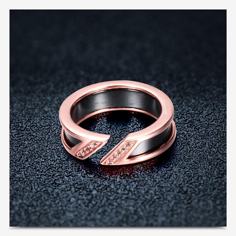 

18K Gold Plated Stainless Steel Rings 2019 New Elegant Zircon Black White Ceramic Cluster Rings Fashion Women Rings Jewelry