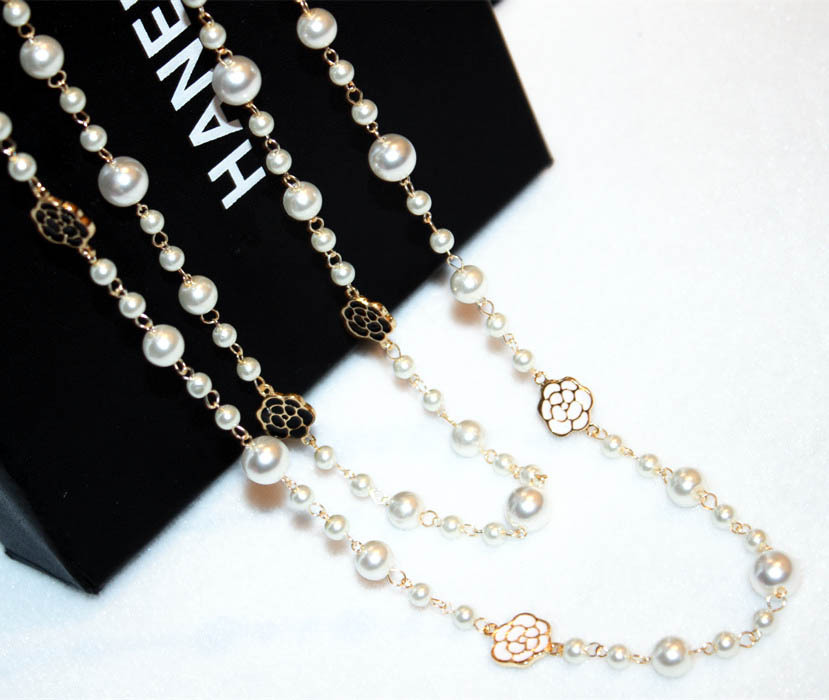 

Wholesale- designer luxury classic style elegant camellia flower pearl chain long double layer sweater statement necklace for woman