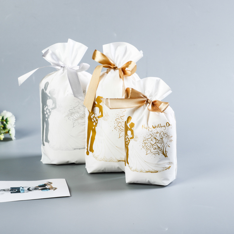 

50pcs/lot Romantic Wedding & Engagement Candy Bags Couple Drawstring Bag Wedding Favors and Gifts Packaging Gift Boxes Supplies