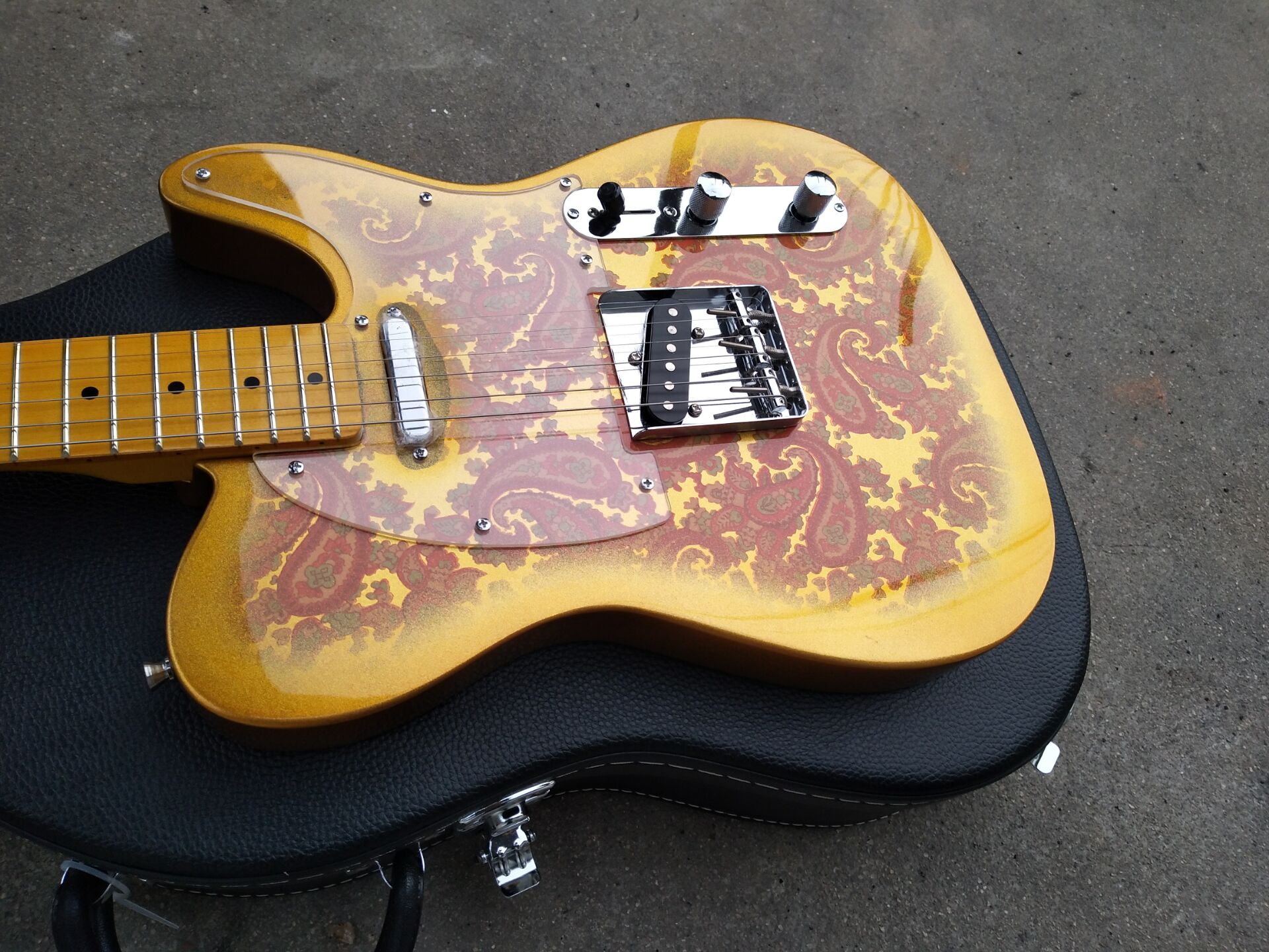 

Custom Masterbuilt Dale Wilson 1969 Tribute Gold Burst Paisley Tele Electric Guitar, Maple Fingerboard & Black Dot Inlay, Vintage Tuners