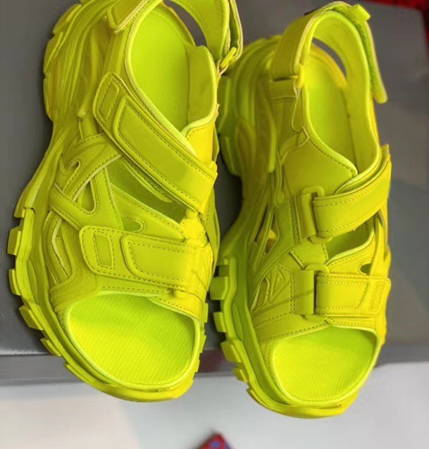 

2022 women's wide head sandals boutique travel simple luxury high price thick bottom sheepskin suede fashion sexy open toe daddy shoes 35-40, White