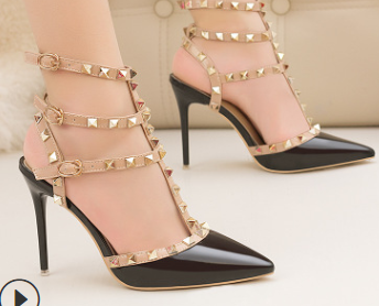 2020 Mode Nouvelle Arrivée Lady 10cm Stiletto Heels en cuir verni creux en métal Goujons Sandales mode romaine