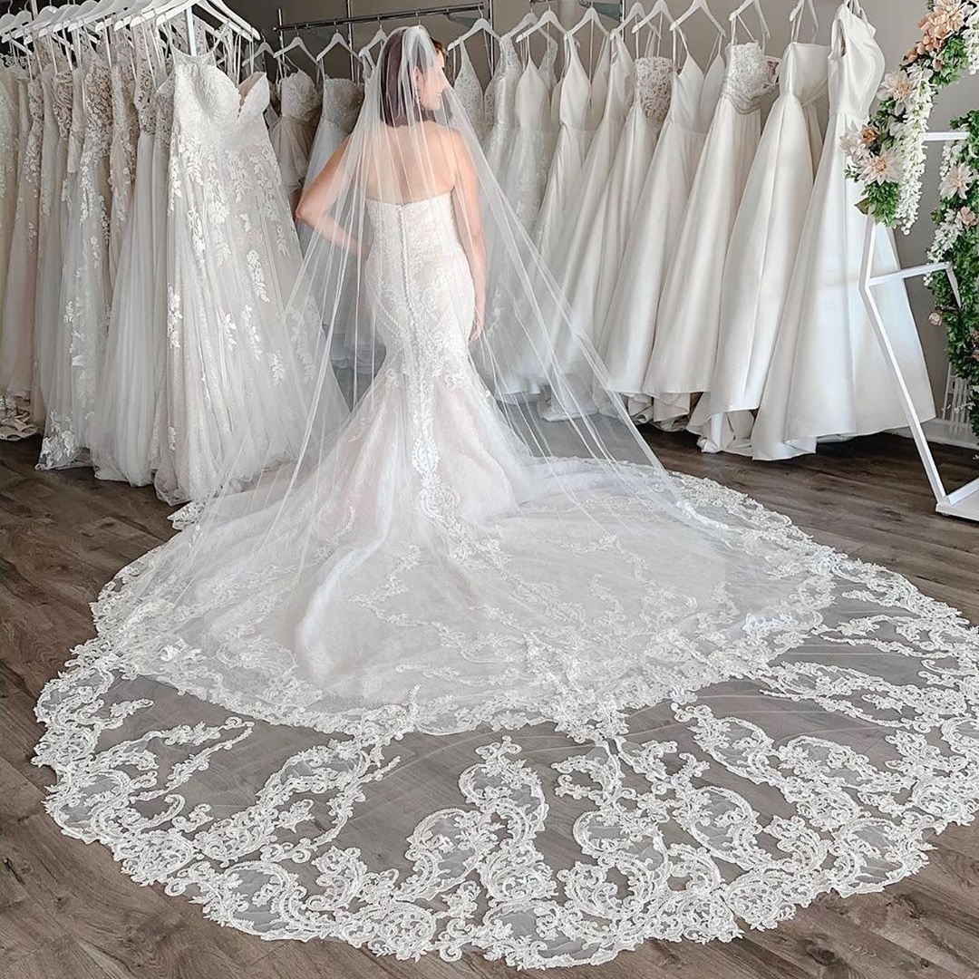 

Graceful 3M Wedding Veils Long Cathedral Length One Layer Appliqued Edge Tulle Bridal Veil With Comb For Women Hair Accessories, Ivory