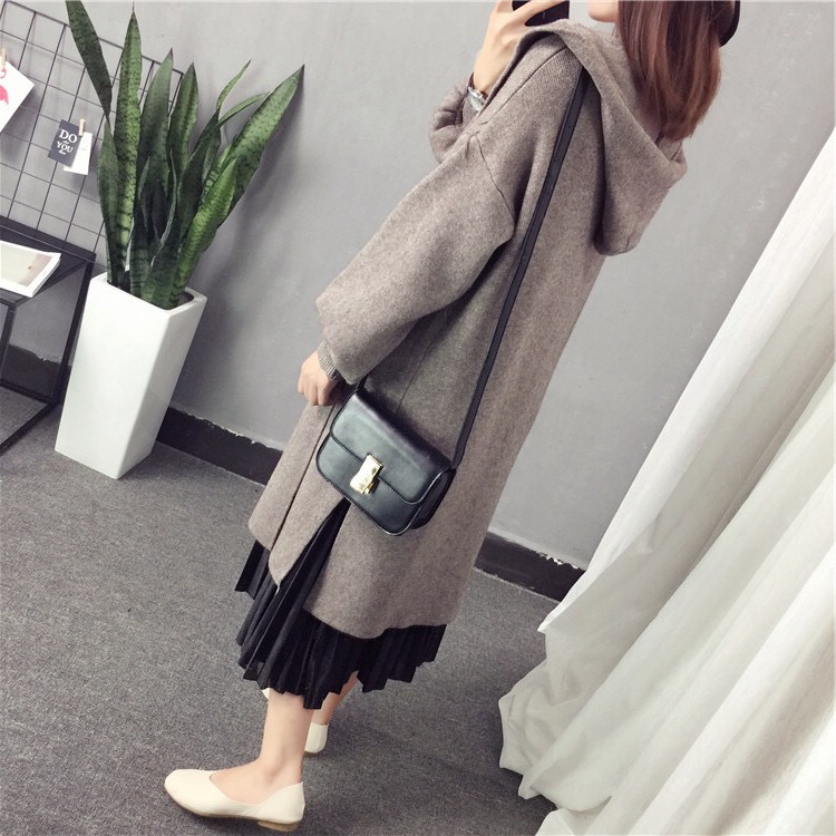 

2008 Autumn and Winter New Harvest Woman Knitted cardigan Bubble Sleeves, Khaki