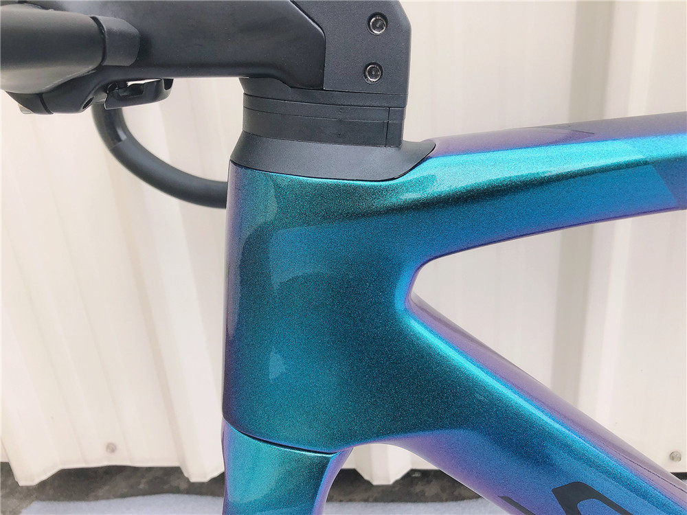 

road bike carbon frame blue chameleon sagan color carbon 700C disc brake road frame BB30 bottom bracket thru axle 100 * 12 142 * 12mm, Custom colors