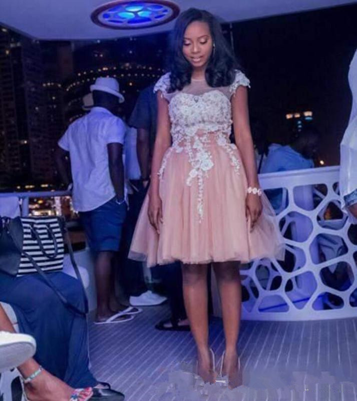 

Champagne Short Homecoming Dresses 2019 Jewel Neck Cap Sleeve Graduation Gowns with Decals Beaded Knee Length Cocktail Party Dress 16, Brown