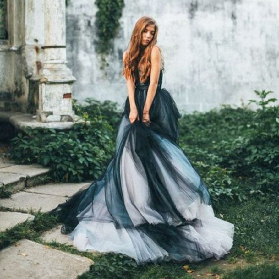 2024 Vintage Gothic Black and White Robes de mariée A-Line Sans manches sexy Backles Bridal Bridal Taille personnalisée Bohemian Widday