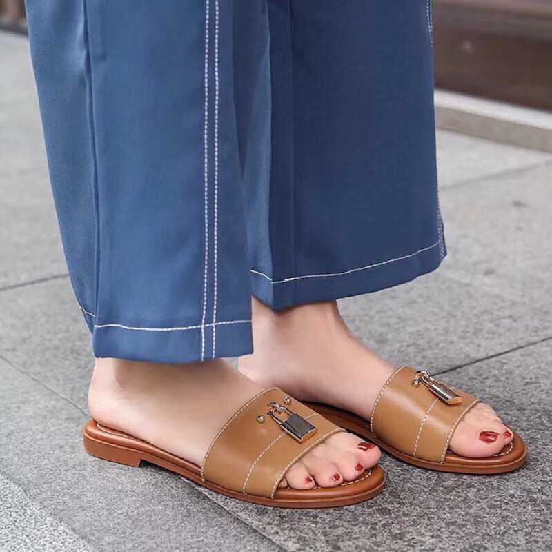 

Luxury Women Designer Slides Lock It Flat Mules Real Leather Summer Ladies Sandals Outdoor Beach Flip Flops slippers with BOX US 11