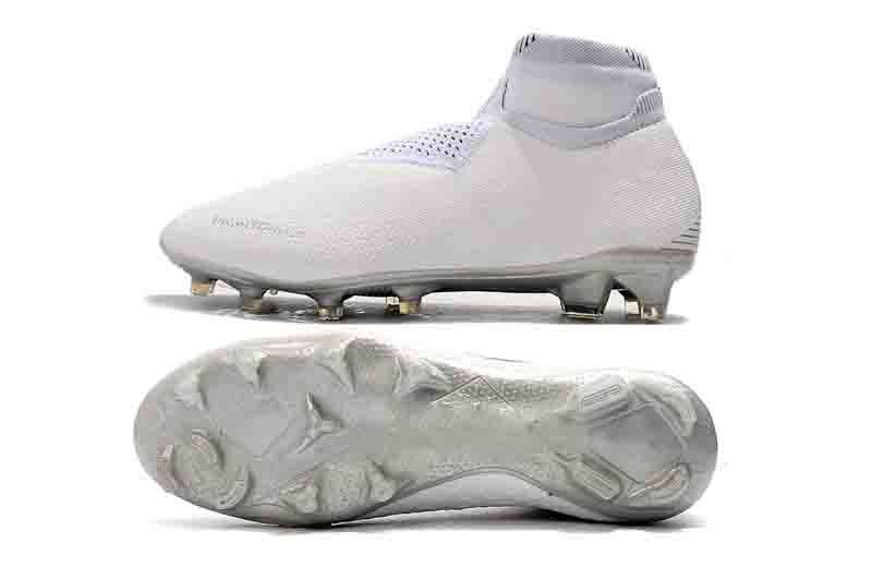 Nike React Phantom Vision 2 Pro IC Future Lab SoccerPro