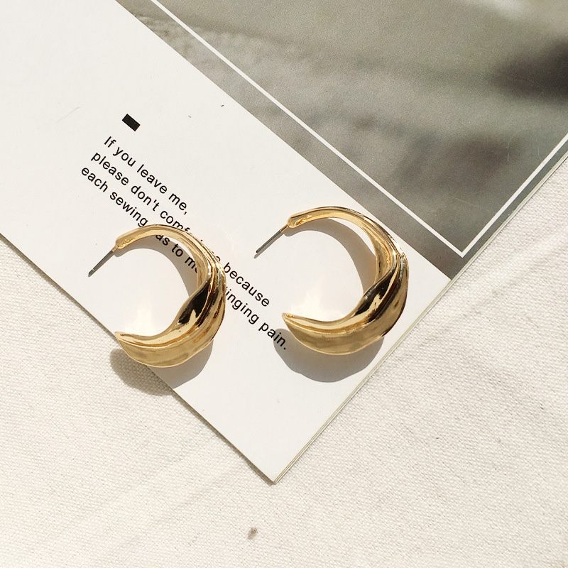 

Hoop & Huggie WTLTC Gold Color Metal C Shaped Earrings For Women Minimalist Geometric Big Irregular Twisted Hoops
