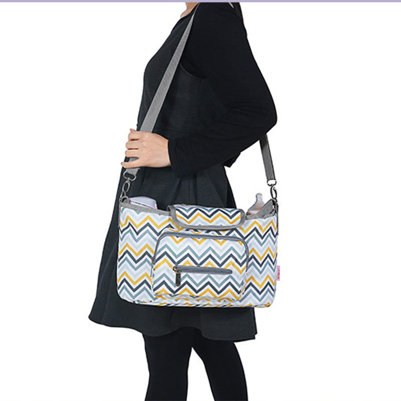 

Universal Bag Mother Ripple Shoulder Bag Waterproof Baby Diaper Mum Trolley Nappy care Storage Bolso, Black