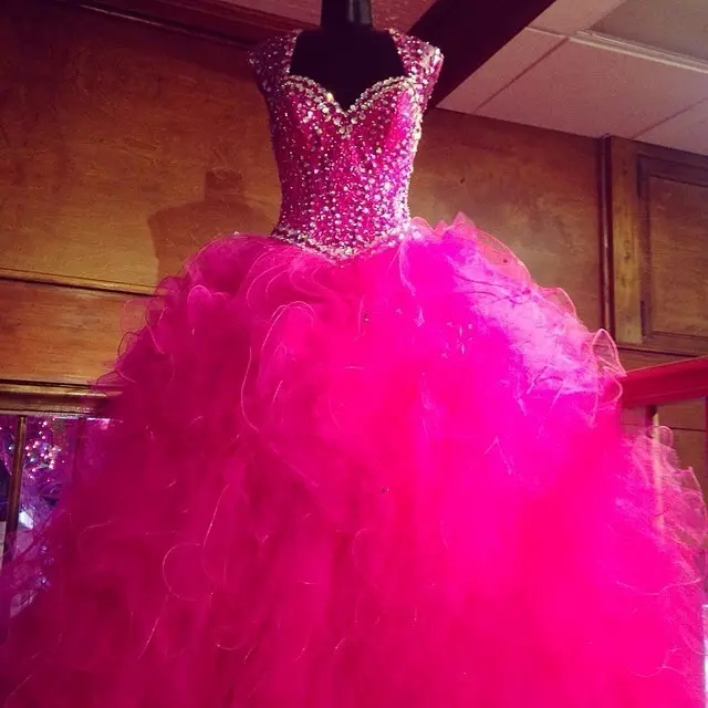 

2019 Elegant Fuchsia Sweetheart Ball Gown Quinceanera Dresses Beaded Sweet 16 Dresses Celebrity Formal Party Gown Vestidos De 15 Anos QC1291, Same as picture