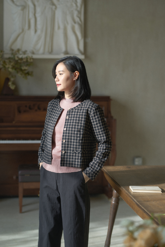 

CYNTHIA Chinese-style Women' Spring Plaid Jackets Vintage O-neck Cotton Linen Single-breasted Short Coat Original Design Autumn, Black