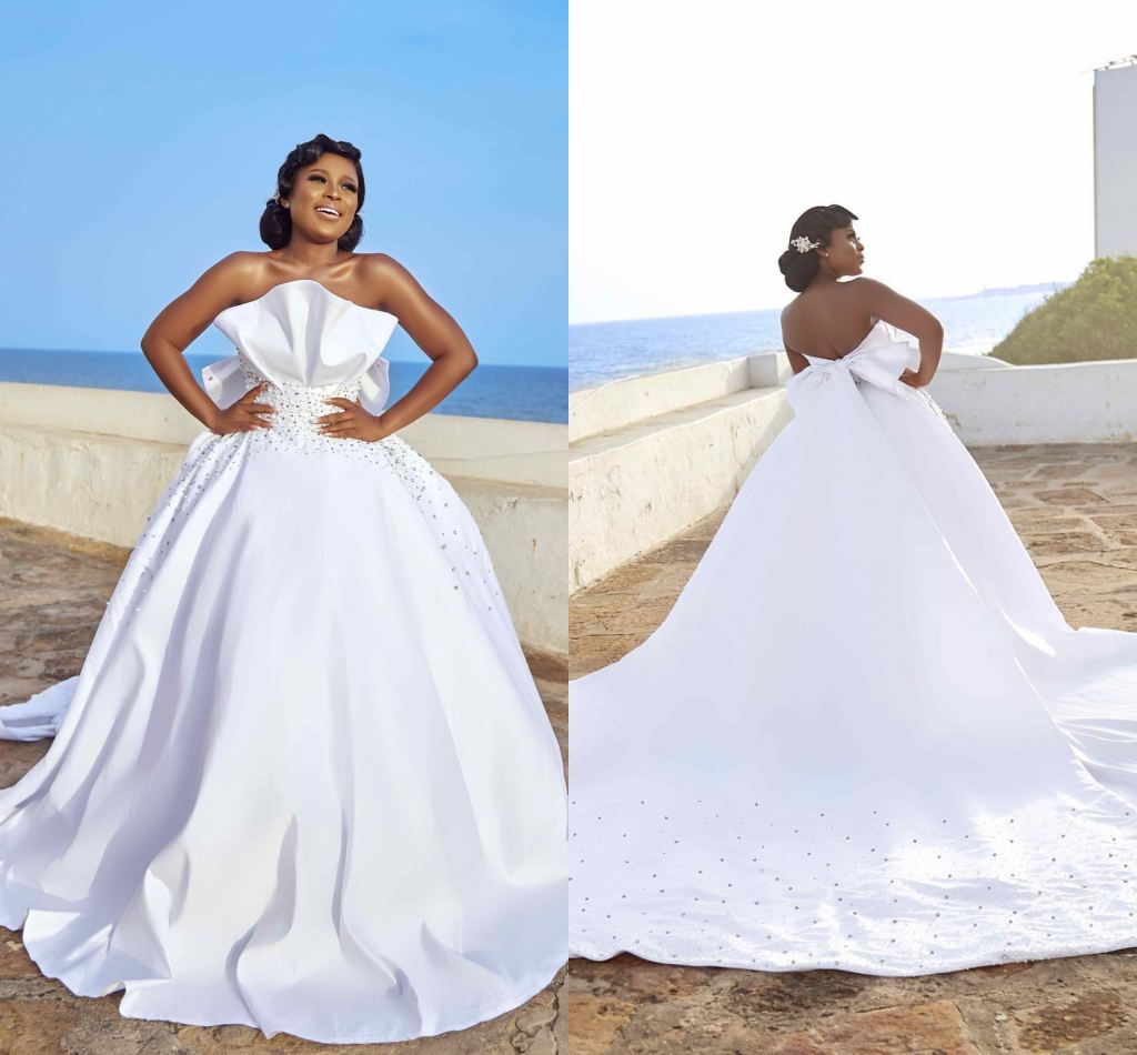 Sexy African White Beaded Ball Gown Wedding Dress With Big Sash
