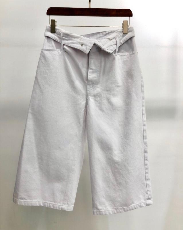 

Women Pants White Pleated Casual Jeans