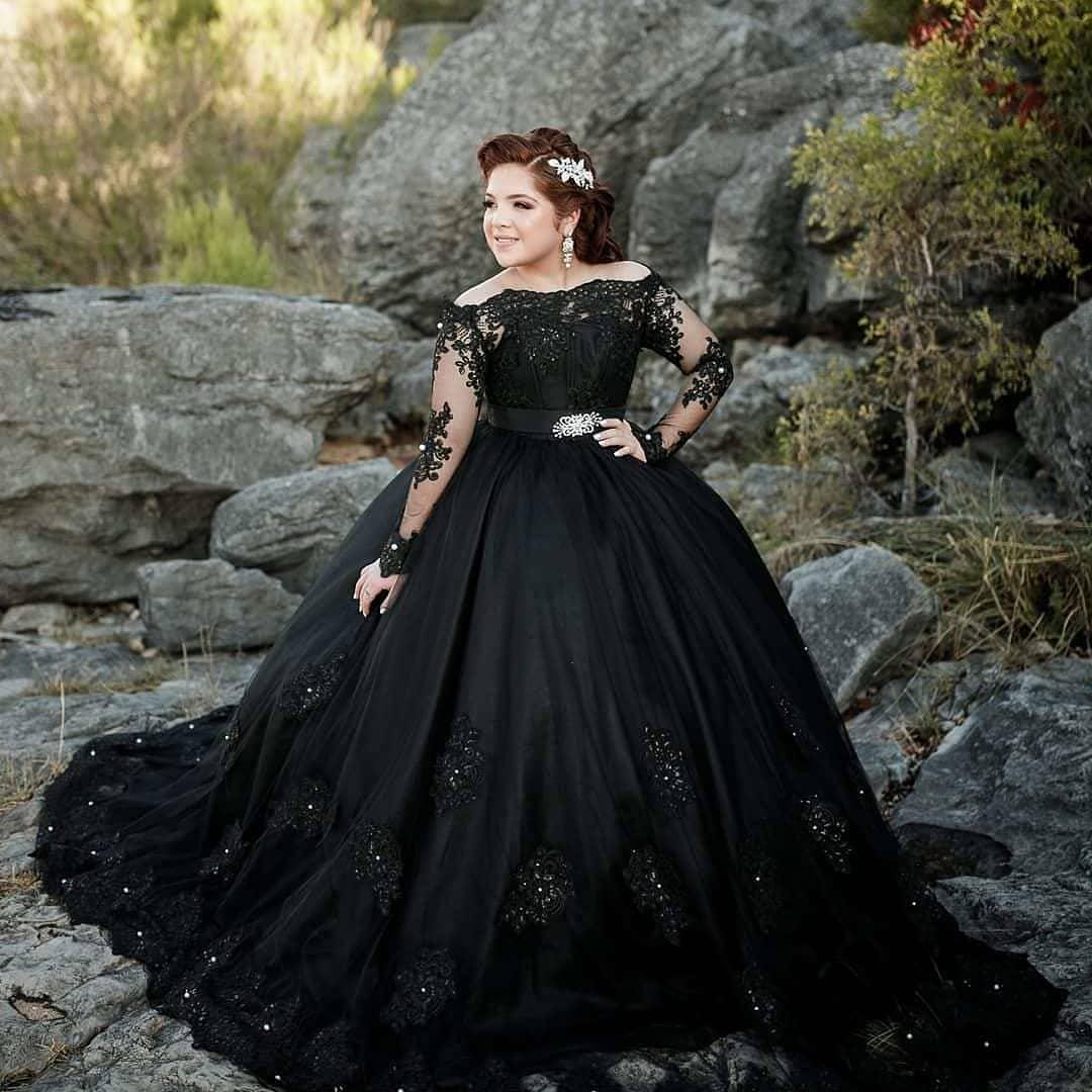 

Elegant Black Lace Beaded Vintage Quinceanera Dresses Long Sleeves Ball Gown Tulle Evening Party Sweet Gowns 16 Prom Dresses