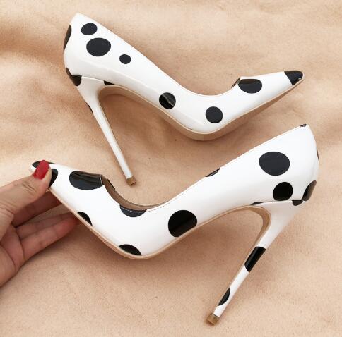 

Real photo Fashion Women Pumps Sexy Lady White Black Patent Leather Pearls Fold High Heels Brand New 12cm 10cm 8cm Women Wedding Party Shoes, Heel 10cm