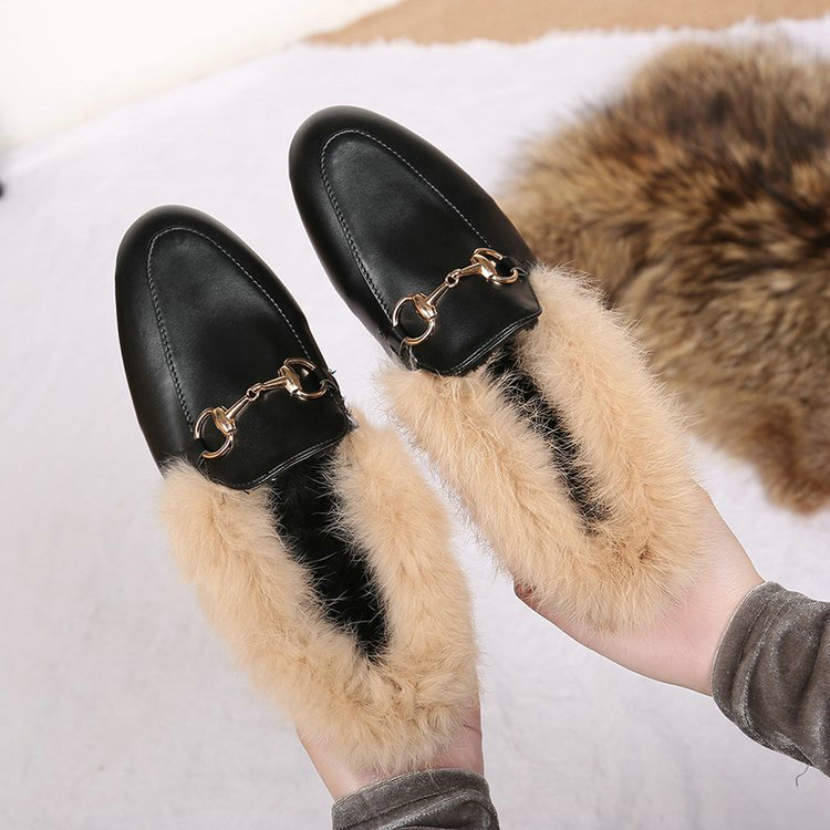

Women Fur Slippers Plush Home Slipper Slip On Mule Women Metal buckle flats Casual Shoes British black Loafers Women Outdoor Slipper winter