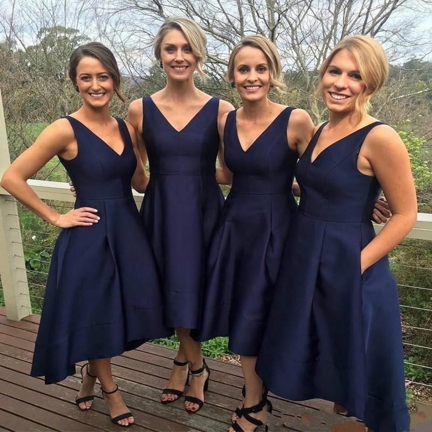 

Cheap Sexy Navy Blue V-Neck High Low Bridesmaid Dresses 2020 Simple With Pockets Maid Of Honor A-Line Evening Gowns Plus Size Formal Dress