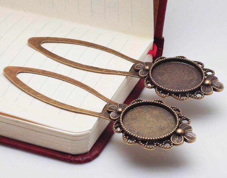 

10Pcs/lot Cameo Flower Steel Bookmarks Round Cabochon Settings Jewelry Blank Charms, Blue;slivery