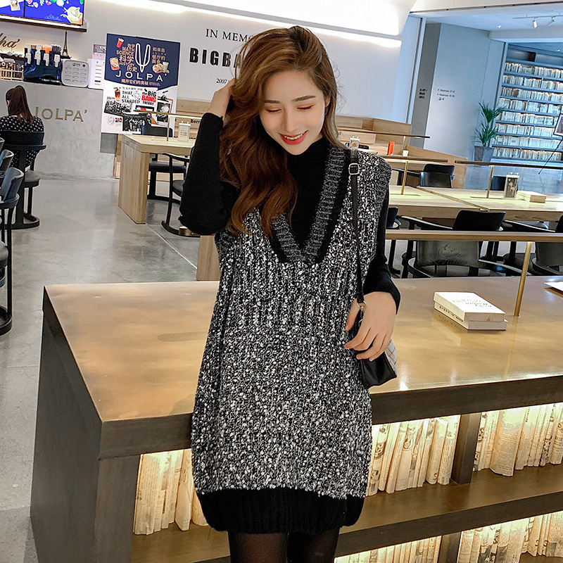 

New semi-high collar knitted bottoming shirt+bright silk V-neck vest set for female Korean sweater set in autumn/winter 2019, Black undercoat