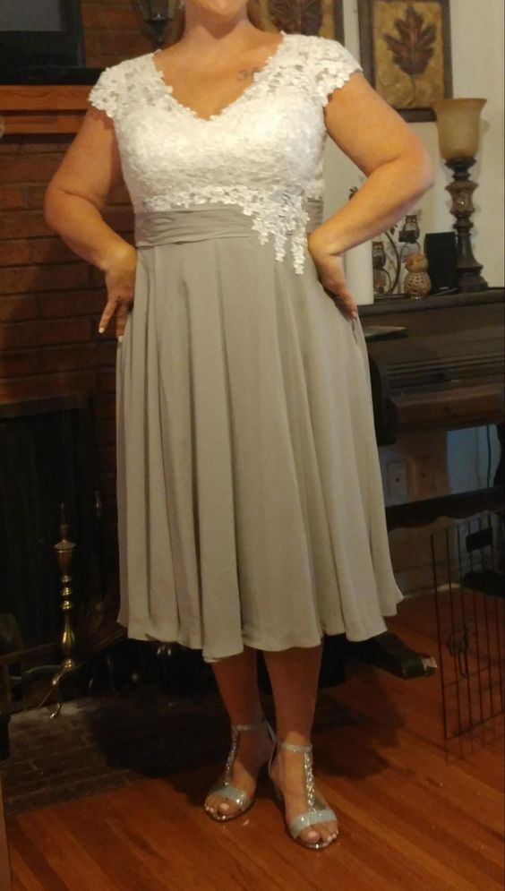

2020 Cheap Plus Size Evening Mother Of The Bride Dresses Tea Length V-neck Short Sleeve Lace Chiffon Special Occasion Women Party Dress Mom