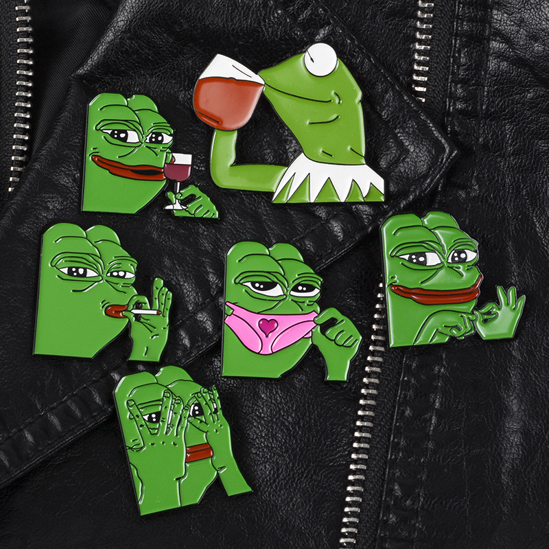 

Cartoon Frog Brooch The Frog Pepe Badge Sad Think Drink Funny Cute Animal Brooch Metal Pins Badge Jewelry Gift For Women Men DBC VT0522