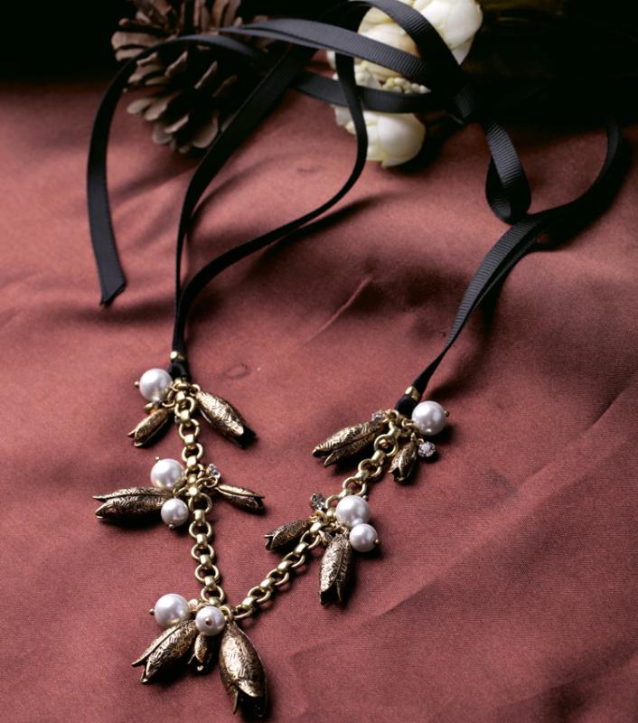 

Pendant Necklaces Long Strap Copper Leaves Lady's Necklace Small Mixed Batch Of Factory Outlets Classic Imitation Pearl In Box