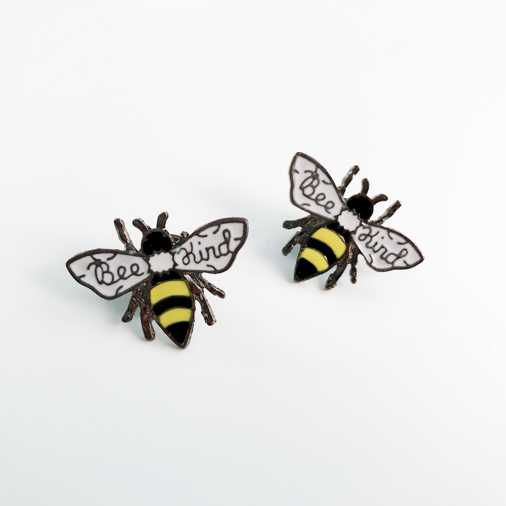 

Be kind bee enamel pin Hard working Collecting honey brooches Kindness insect Lapel pins badges Shirt backpack jewelry gift pins, Gray
