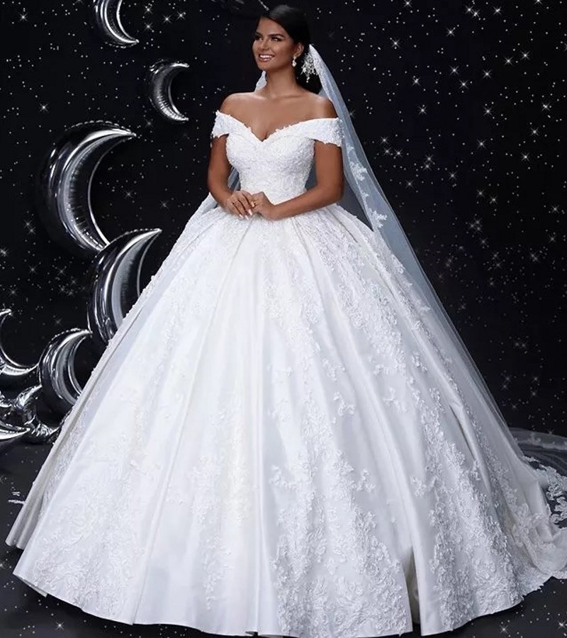 

2020 Arabic Vintage V-Neck Off The Shoulder Wedding Dresses Lace Up Back Applique Crystal Beaded Satin Ball Gown Bridal Dress, Same as image
