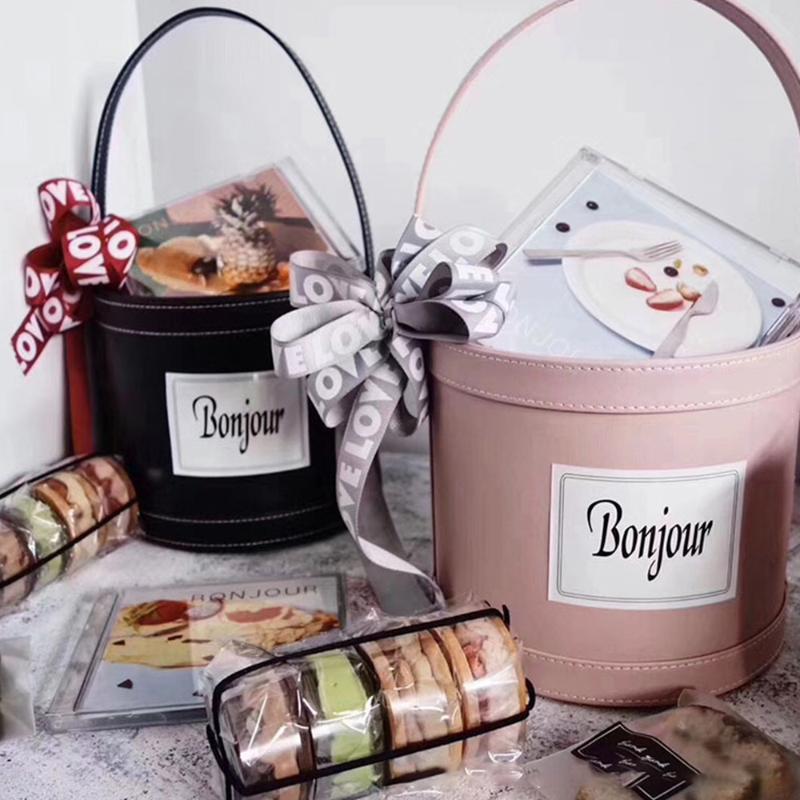 

Leather Gift Storage Boxes With Lid Ladies Presents Box Handheld Flowers Bouquet Packing Case Hug Bucket Vase Bucket Gift Box