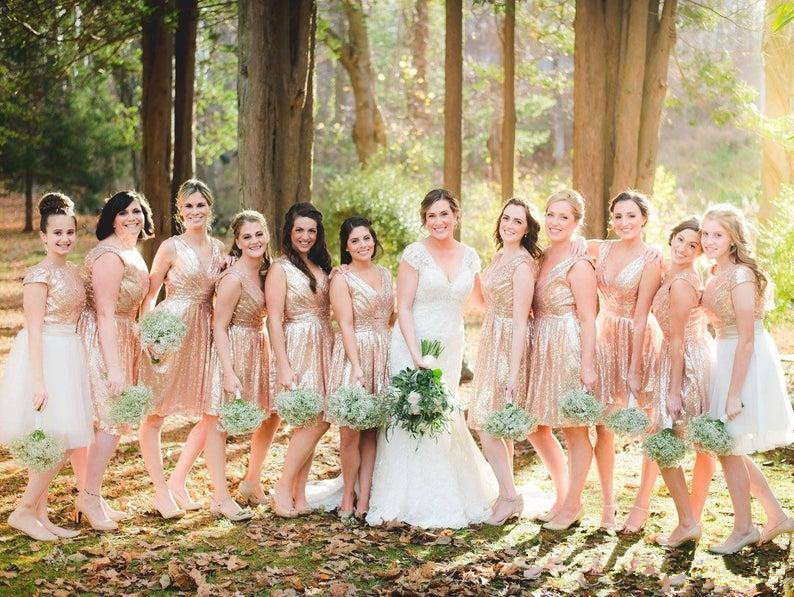 

Rose Gold Sequined Short Bridesmaid Dresses 2020 Western Country Garden Boho A Line V Neck Maid of Honor Gowns Cheap Plus Size Z125