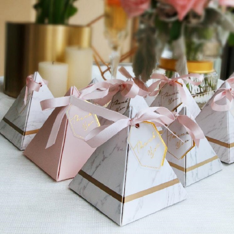 

gift box candy boxes New Europe Triangular Pyramid Style Candy Wedding Favors Party Supplies Paper Gift with THANKS Card Ribbon