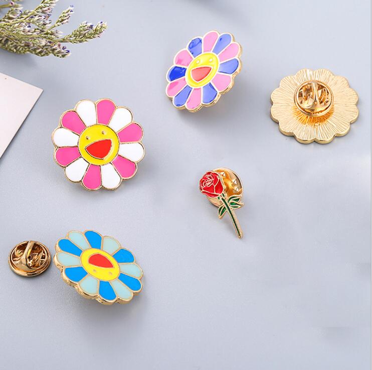 

2019 Japanese Murakami Takashi seven color sunflower dripping oil brooch metal face Lapel Pins cartoon Badge Jewelry For Child free ship