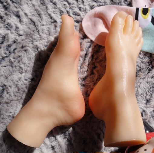 

12CM Real female child sexy doll Foot mannequin Blood vesse Silicone Photography Silk Stockings Jewelry Model soft Silica gel 1PC C745