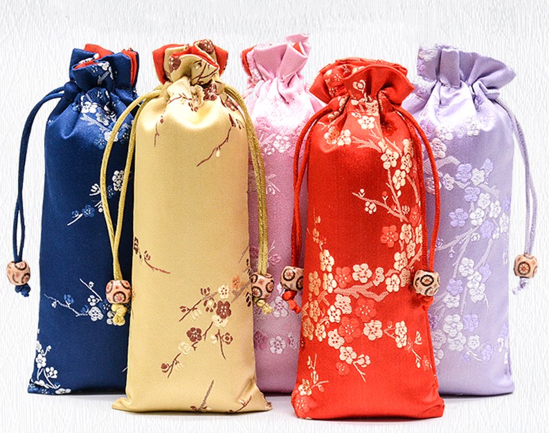 

Lengthen Patchwork Cherry blossoms Gift Bags Drawstring Silk Satin Jewellery Necklace Pouch Ox Horns Comb Trinket Storage Pocket 8x18 cm