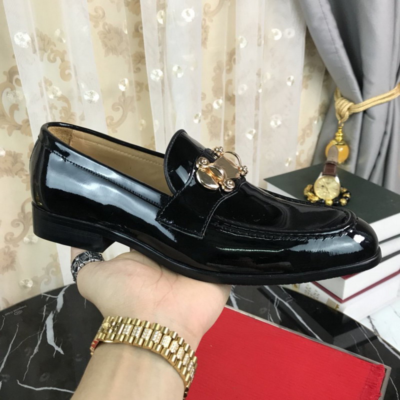 

New 2020 Brand Men Shoes Luxury Designer Black Patent Genuine Leather Oxfords Flats Dress Shoes Mens Loafers Pointed Wedding Shoes 38-44