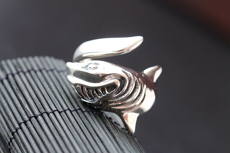 

New Punk style Shark rings for women men hip hop jewelry Silver color Animal Girls party ring Bague femme Bijoux Dropshipping
