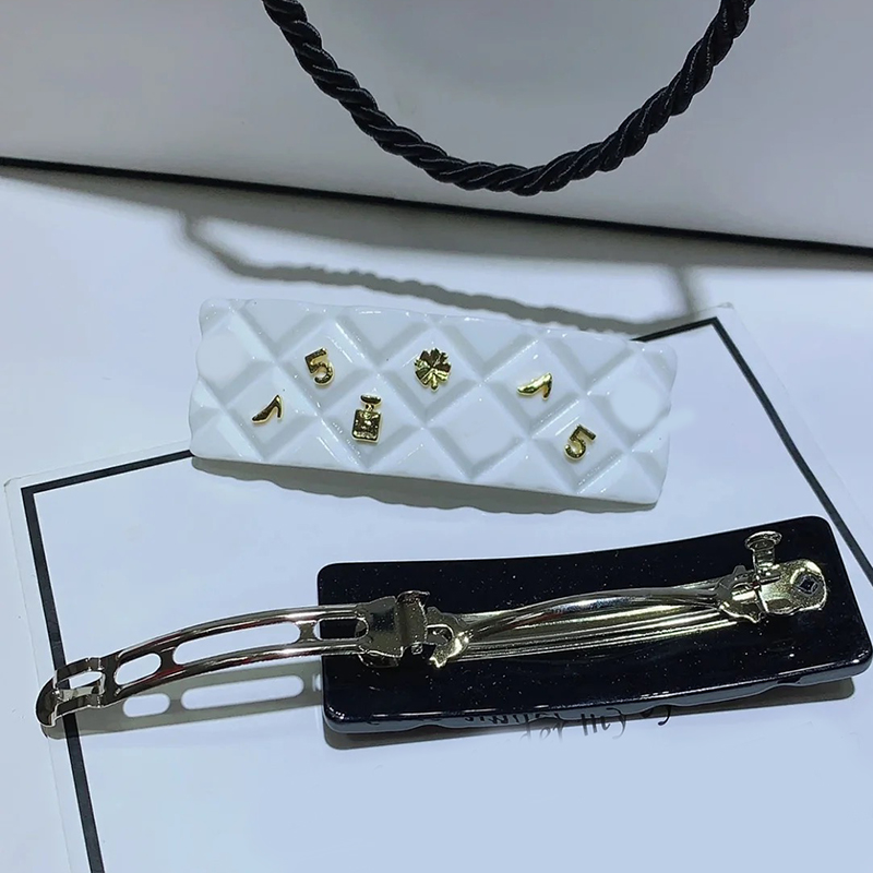 

New Classic Black and white acrylic C symbol hair clip Small patch letter spring clip fashion hair Accessories hair pin with VIP gift, Golden;silver