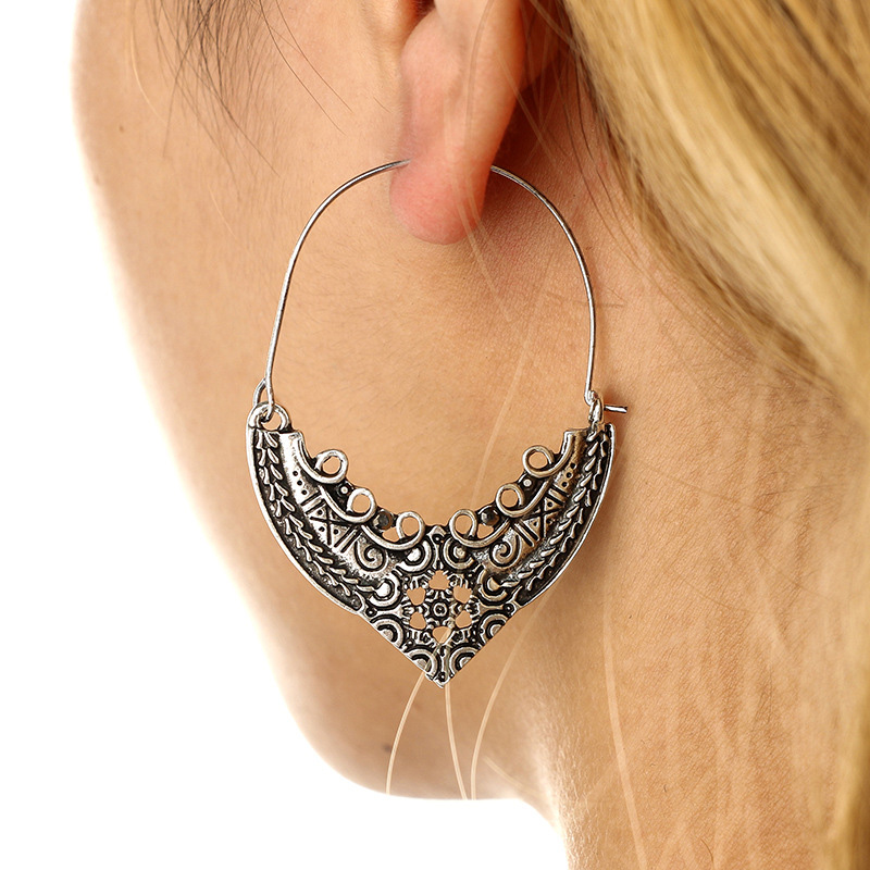 

Allergy Free 1Pair High Quality Hollow Carved Charm Statement Hoop Earring Golden Wedding Silvery New Arrival Free Shipping