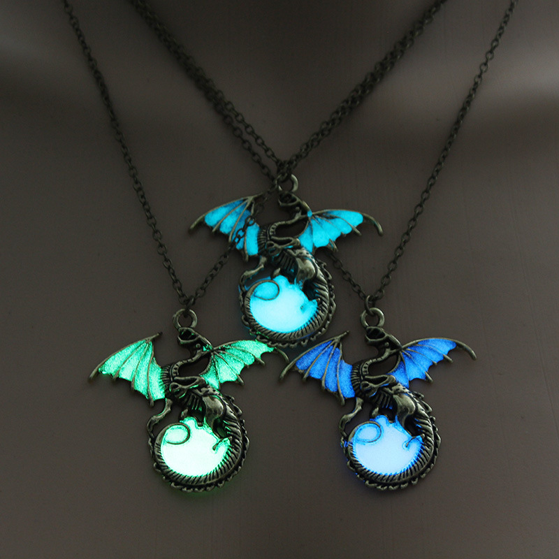 

Popular Noctilucent Necklace Luminescence Dragon Pendeloque Cut Halloween Ornaments