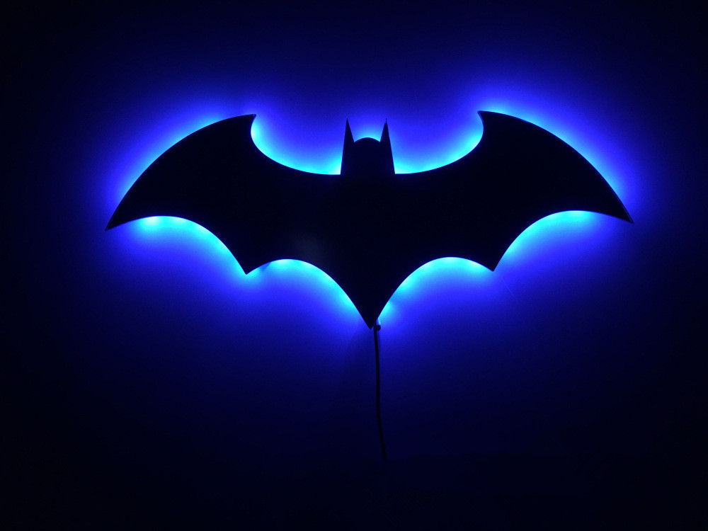 Batman color 3D Cambio figura de acción de la pared del LED luz de la noche Batman  Símbolo novedad creativa RGB juguete de la luz para el regalo