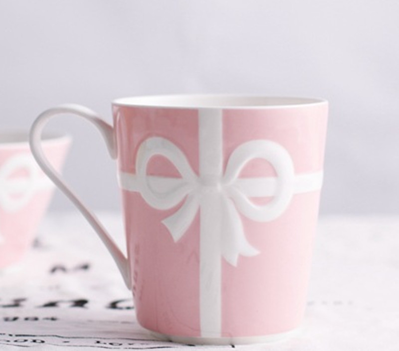 

Embossed Bowknot Mug Blue Pink Color Bone China Mug And Cup 350ml White porcelain coffee mugs Wedding Birthday Gift, As picture