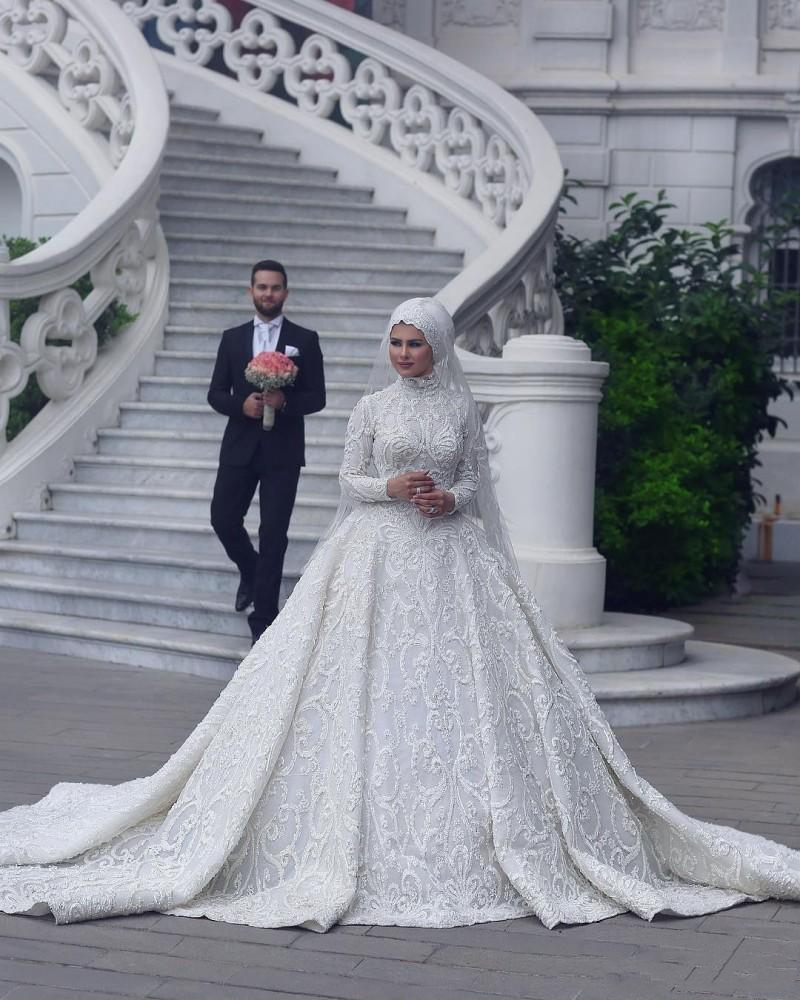 

High Neck Long Sleeve Arabic Hijab Muslim Wedding Dresses 2019 Romantic Appliques Lace White Bridal Gowns Court Train abiti da sposa Custom, Ivory